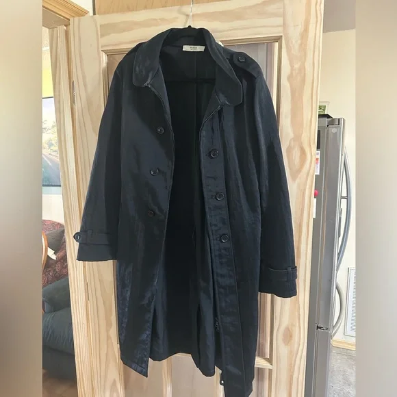 Prada Classic Black Trench Coat - Picture 6 of 12